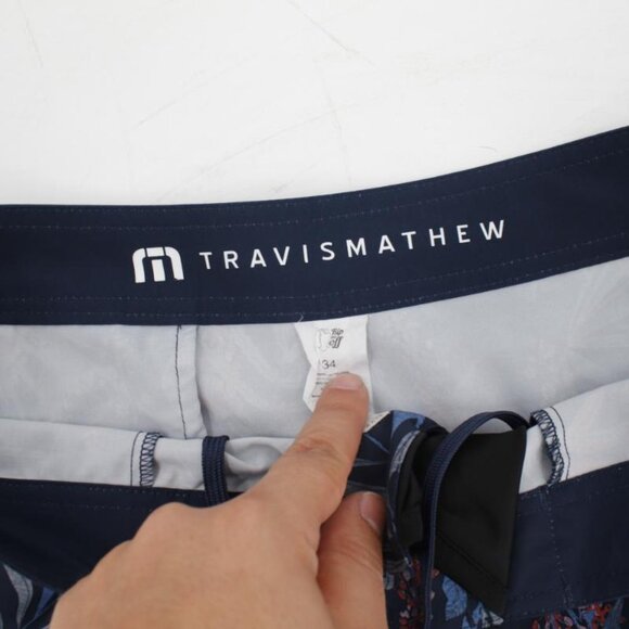 Travis mathew shorts Men's 34 8.5" Cool As A Coconut Boardshorts floral pockets - Picture 12 of 14